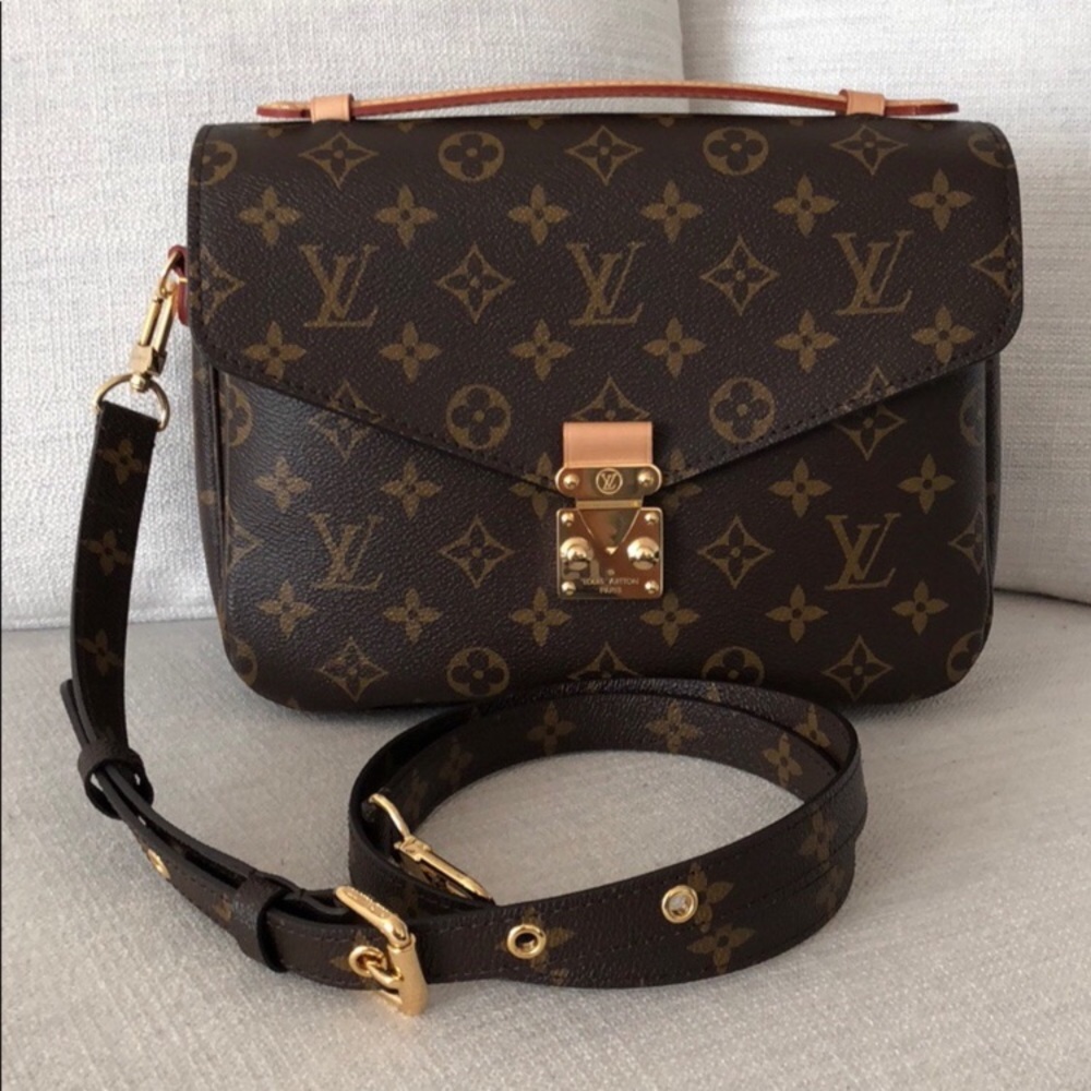 Louis Vuitton Pochette Métis in monogram